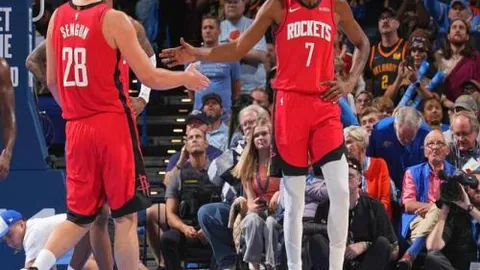 新加坡环法自行车绕圈赛激情开赛，世界顶尖选手云集角逐